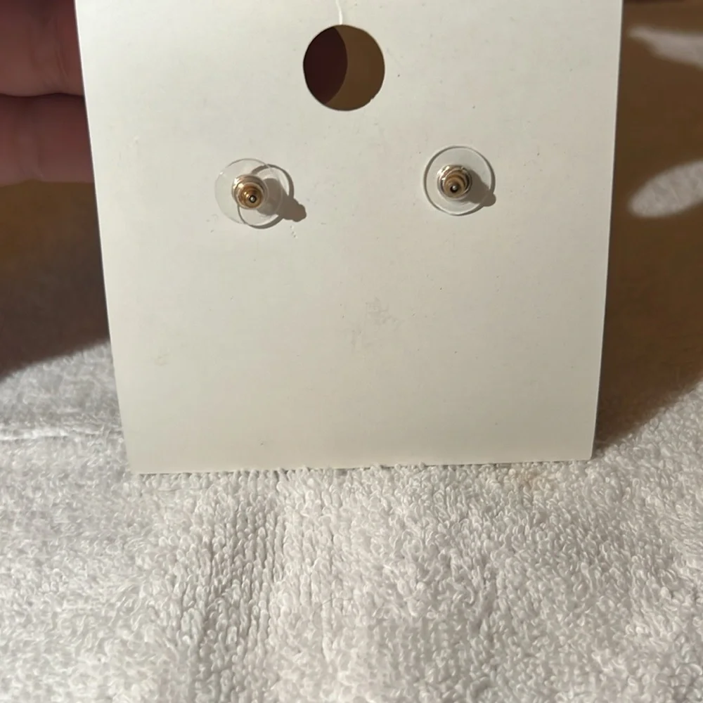 New yellow earrings. - Picture 4 of 5